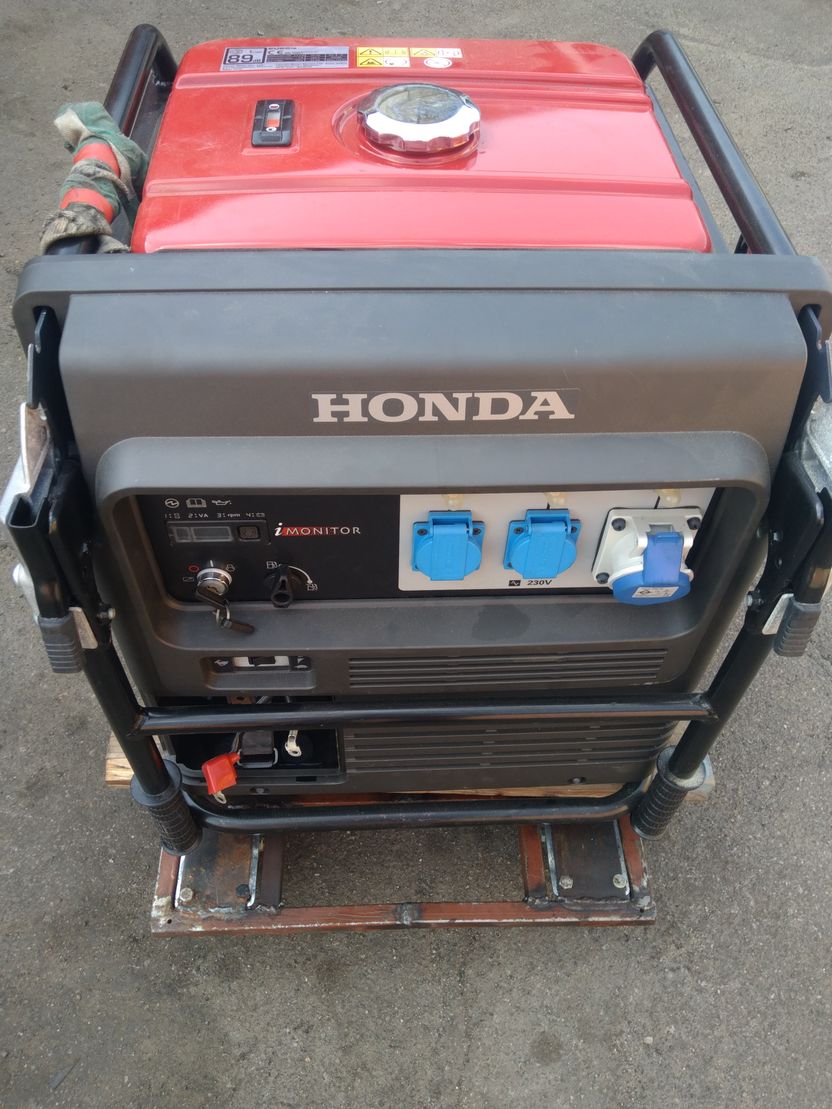 Инверторный генератор Honda EU65is